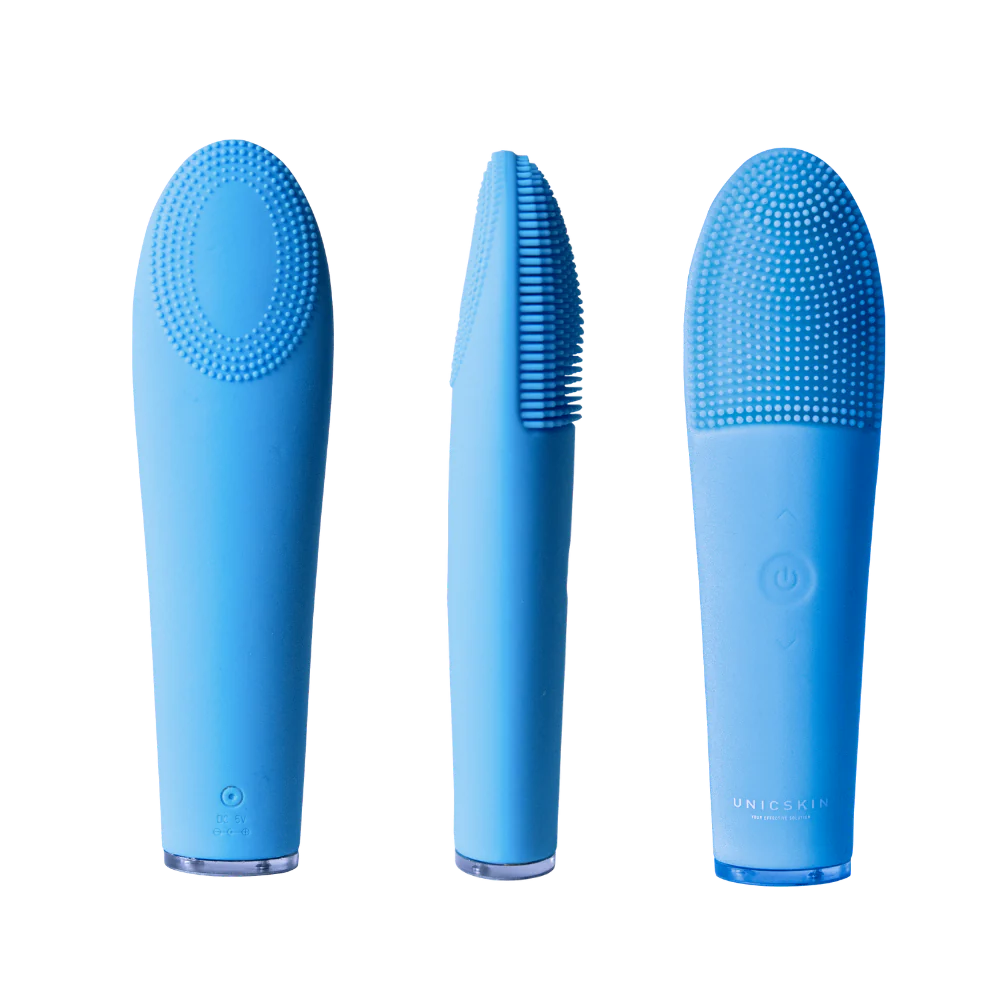 The UNICSKIN UNICTHERMOSONIC 2.0 facial brush combines heat and sonic technology for deep cleansing, anti-aging, and lymphatic drainage, providing a rejuvenated and radiant complexion.